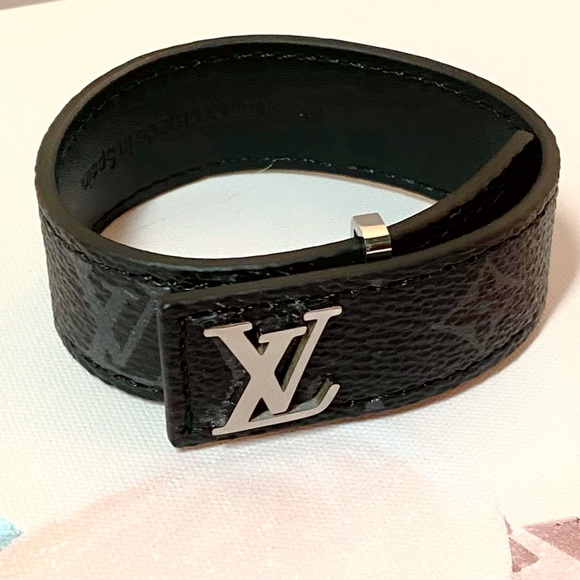 COPY - COPY - Louis Vuitton Slim Leather Bracelet Adjustable
Size - Picture 5 of 12